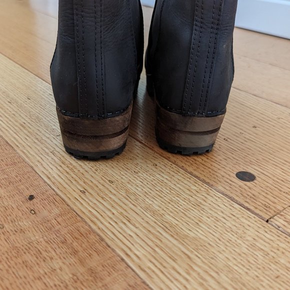 Lotta's/Sanita Jo clog booties in black soft oil leather - Picture 4 of 5